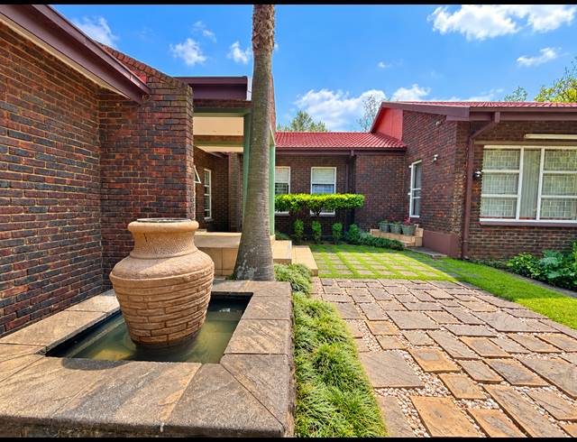 4 BEDROOM HOUSE FOR SALE IN THREE RIVERS EAST